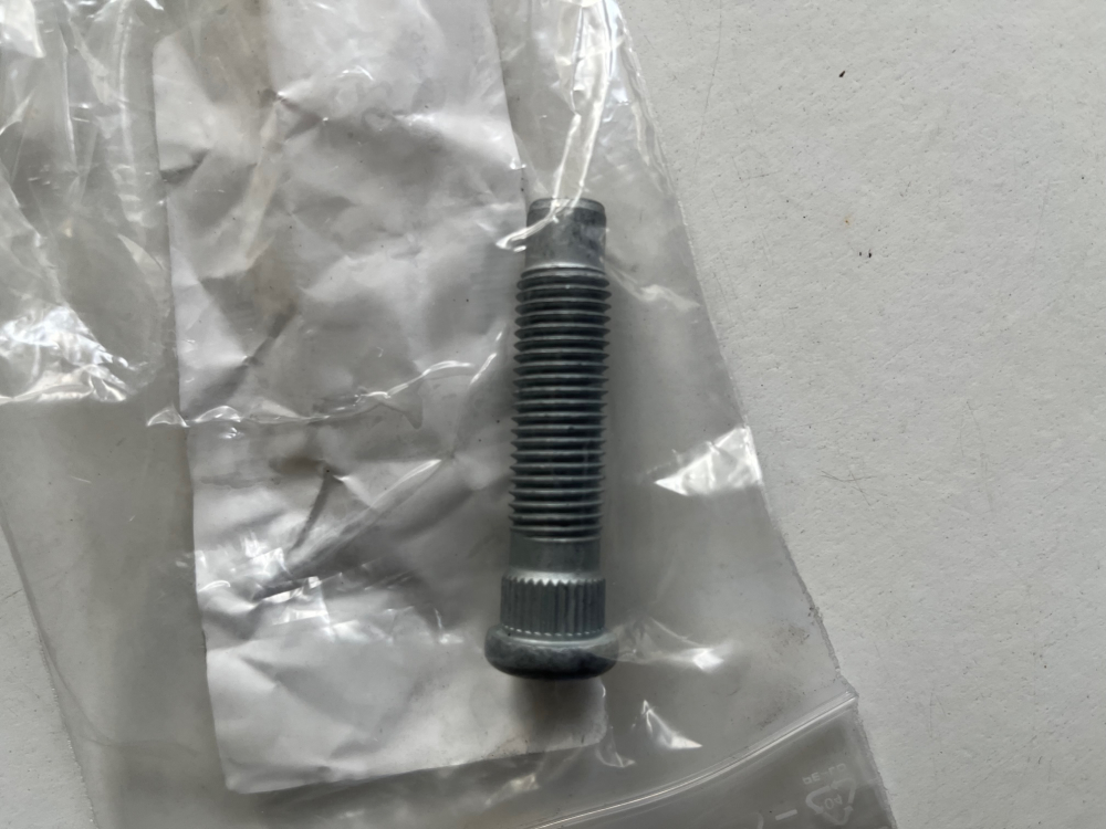 Radbolzen Opel Astra 9595179